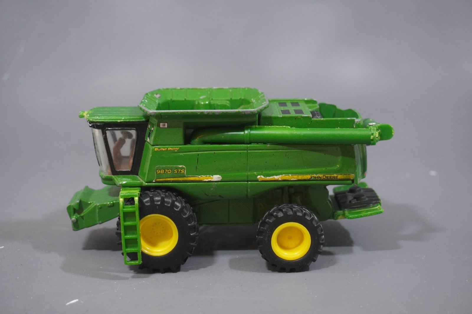 Ertl 15985 1:64 Die Cast Metal John Deere 9870 STS Combine No Attachments