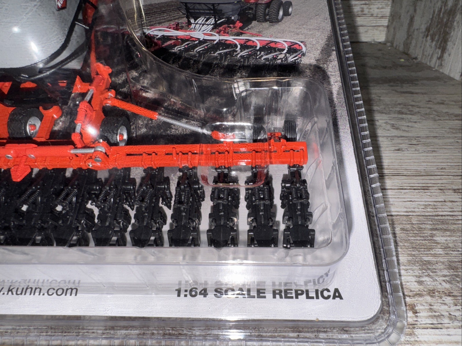 1/64 Kuhn Krause Gladiator 1210 Strip-Till Tillage Equipment New Gray Seed Tank