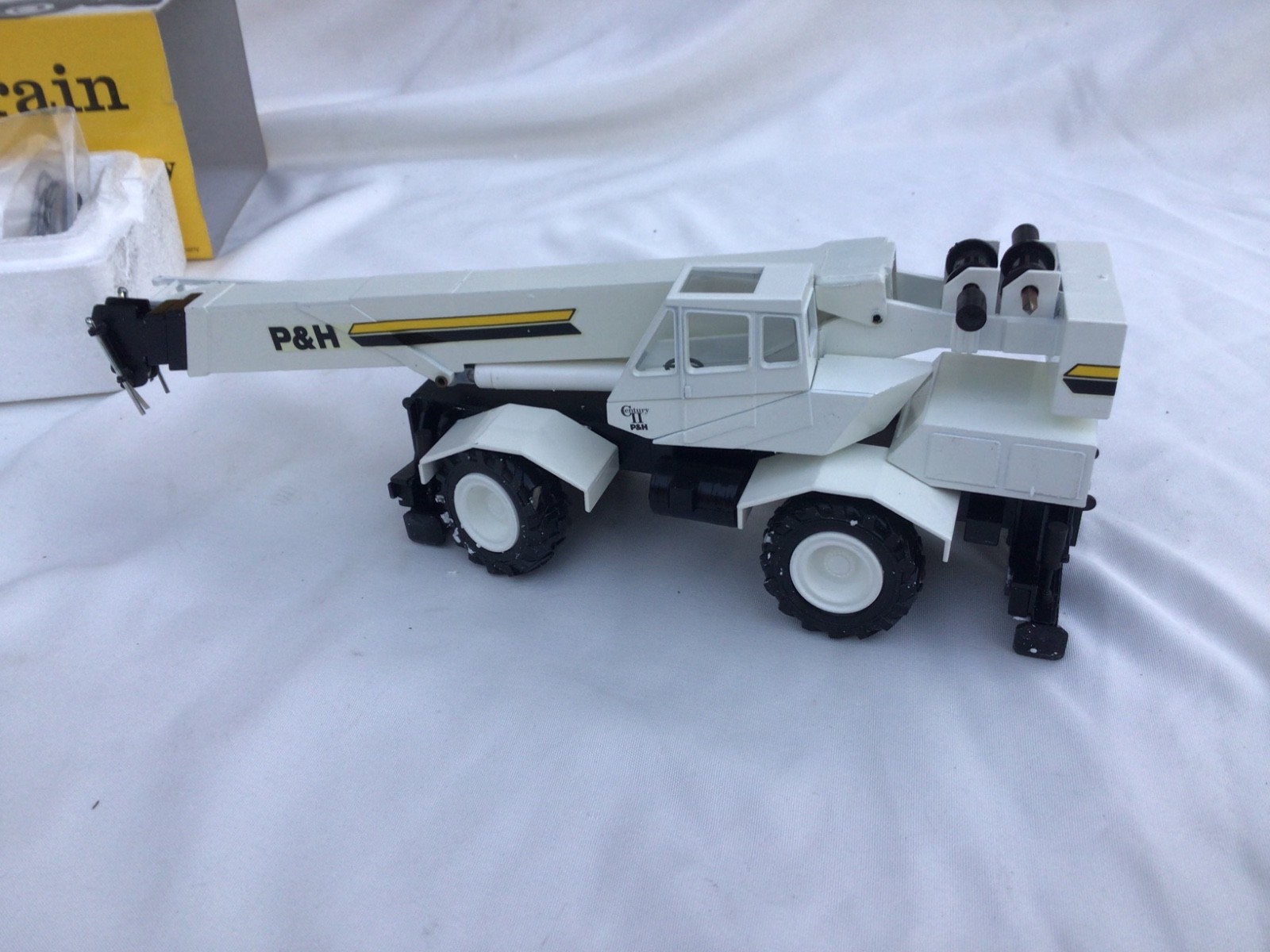 Vintage P&H ROUGH TERRAIN CRANE Toy Model No. 2075 by Century II Made in Germany