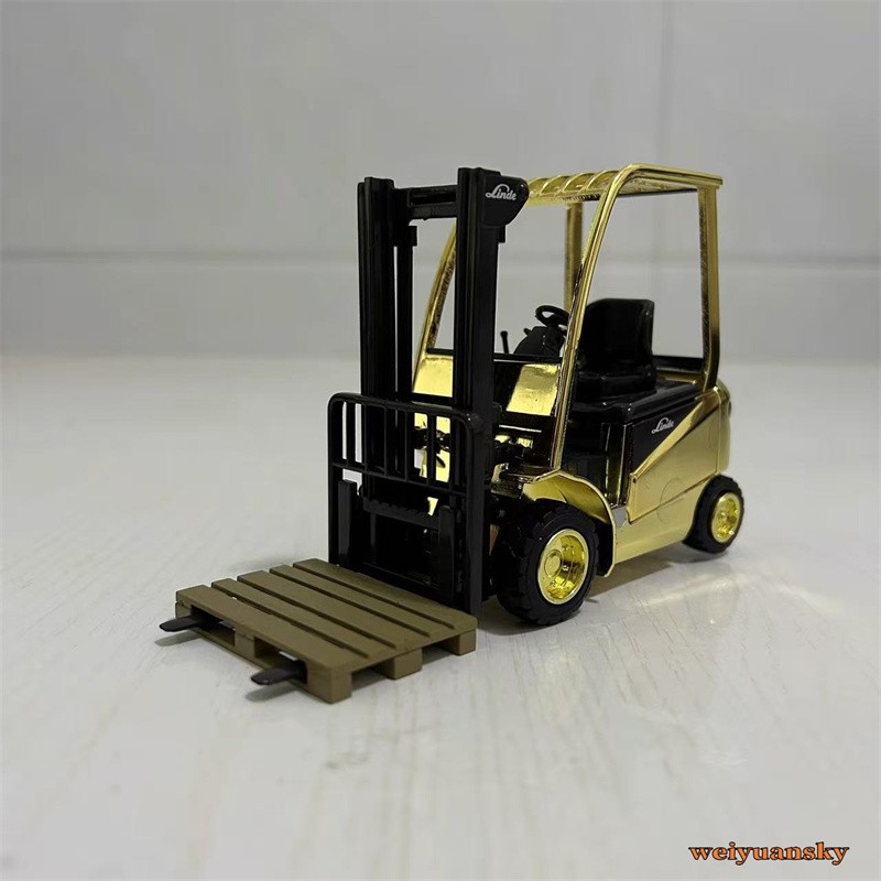 1:25 Scale D.E. Linde Red Battery Forklift Truck Diecast Model-Gold Collection