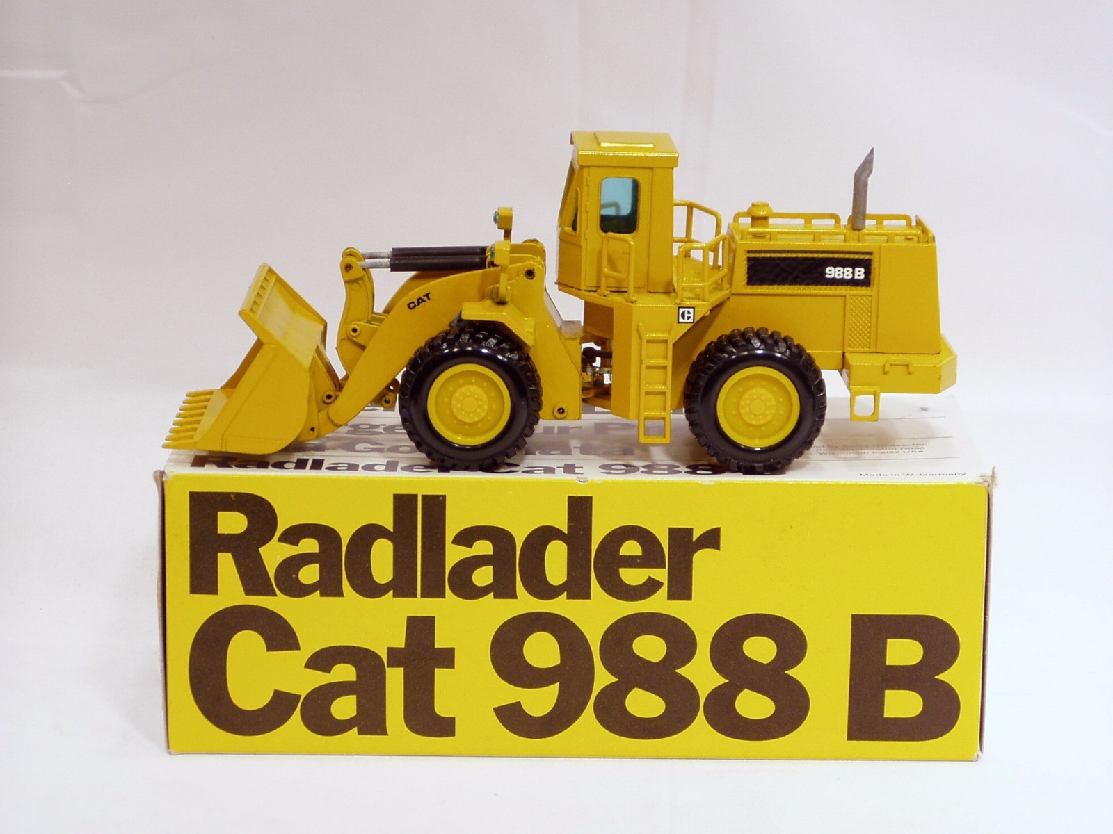 Caterpillar 988B Loader – o/c – b/s – 1/50 – NZG #167 – N.MIB