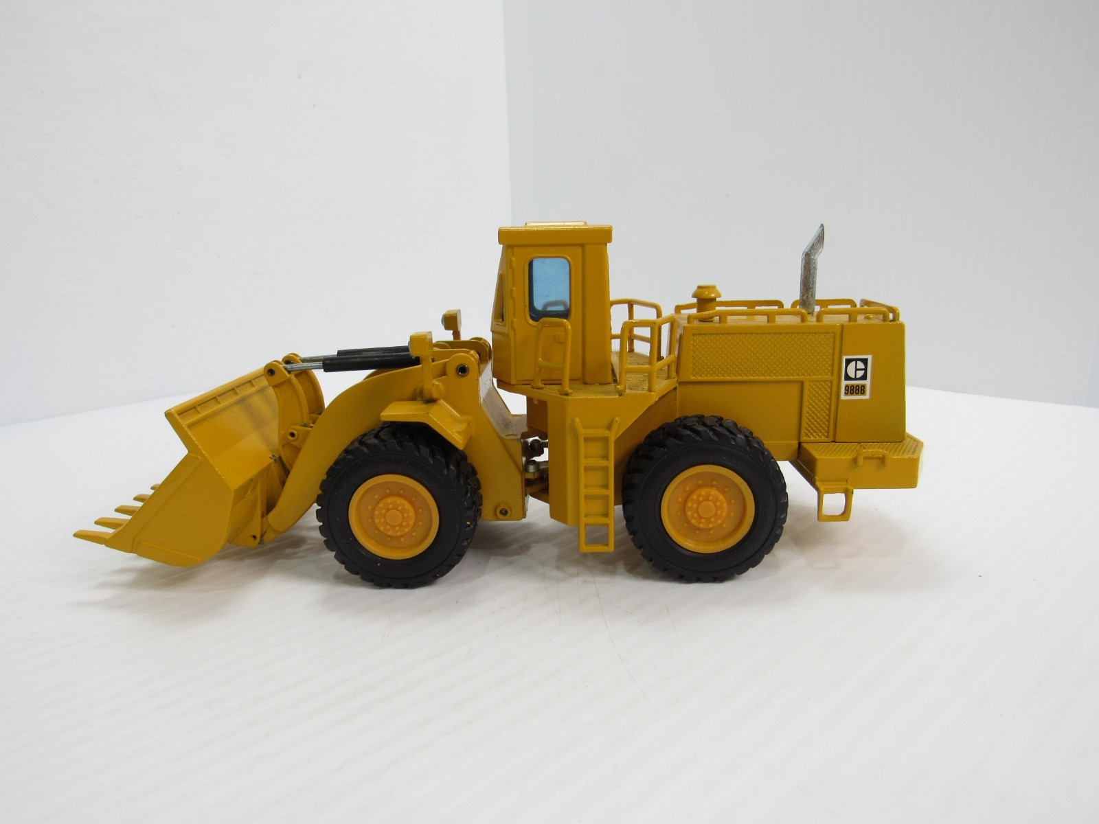 Caterpillar CAT 988B Wheel-Type Loader NZG 1/50