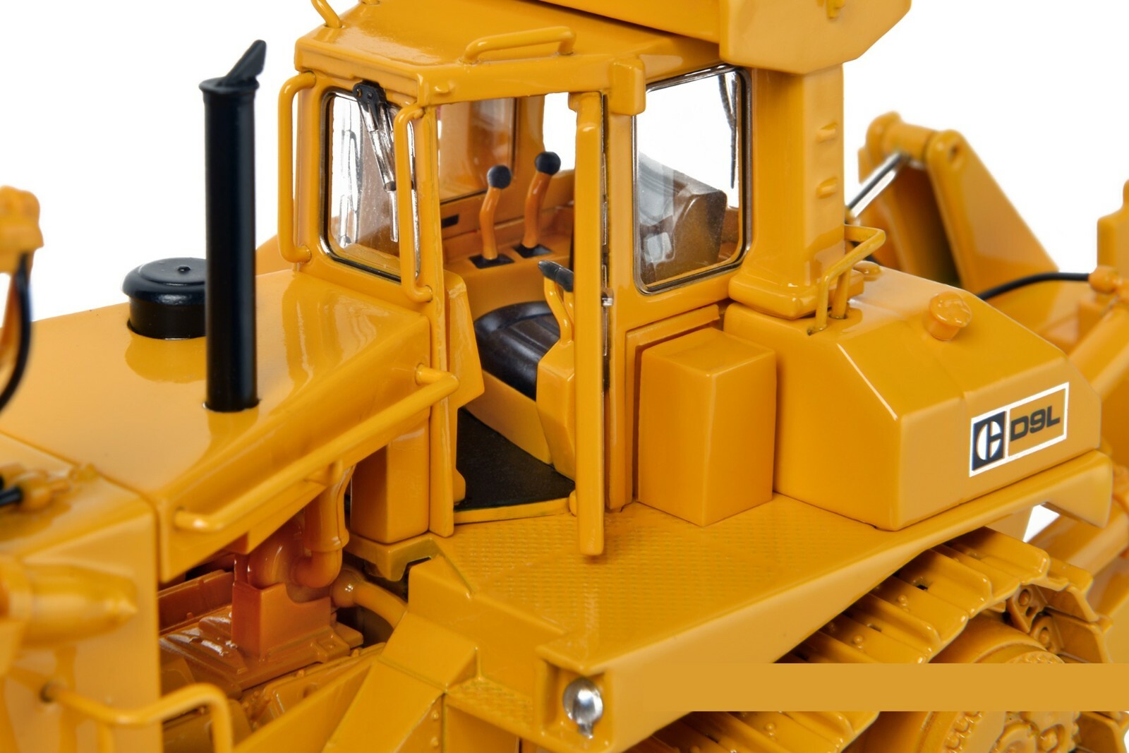 Caterpillar Cat D9L Dozer with Push Blade and Ripper – CCM 1:48 Scale Model New
