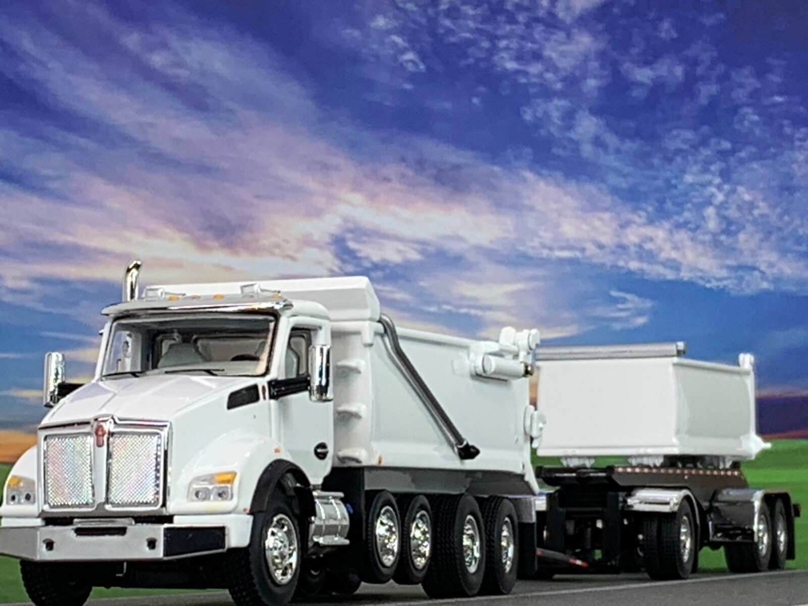 1/64 DCP KENWORTH T880 ROGUE DUMP AND TRANSFER TRAILER