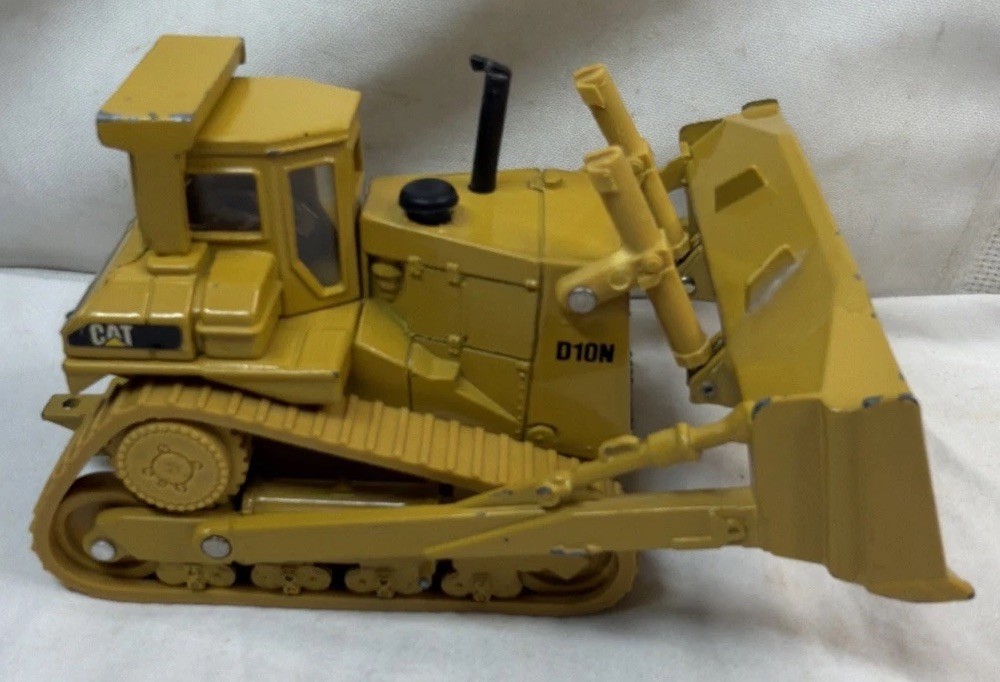 CATERPILLAR Norscot D10N Track-Type Tractor 1:50 Scale Die Cast