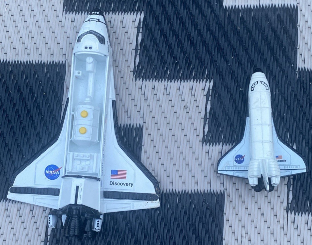 REALTOY United States Space Shuttle NASA Discovery 7×5” Mini 3.5×3” Lot 2 Read