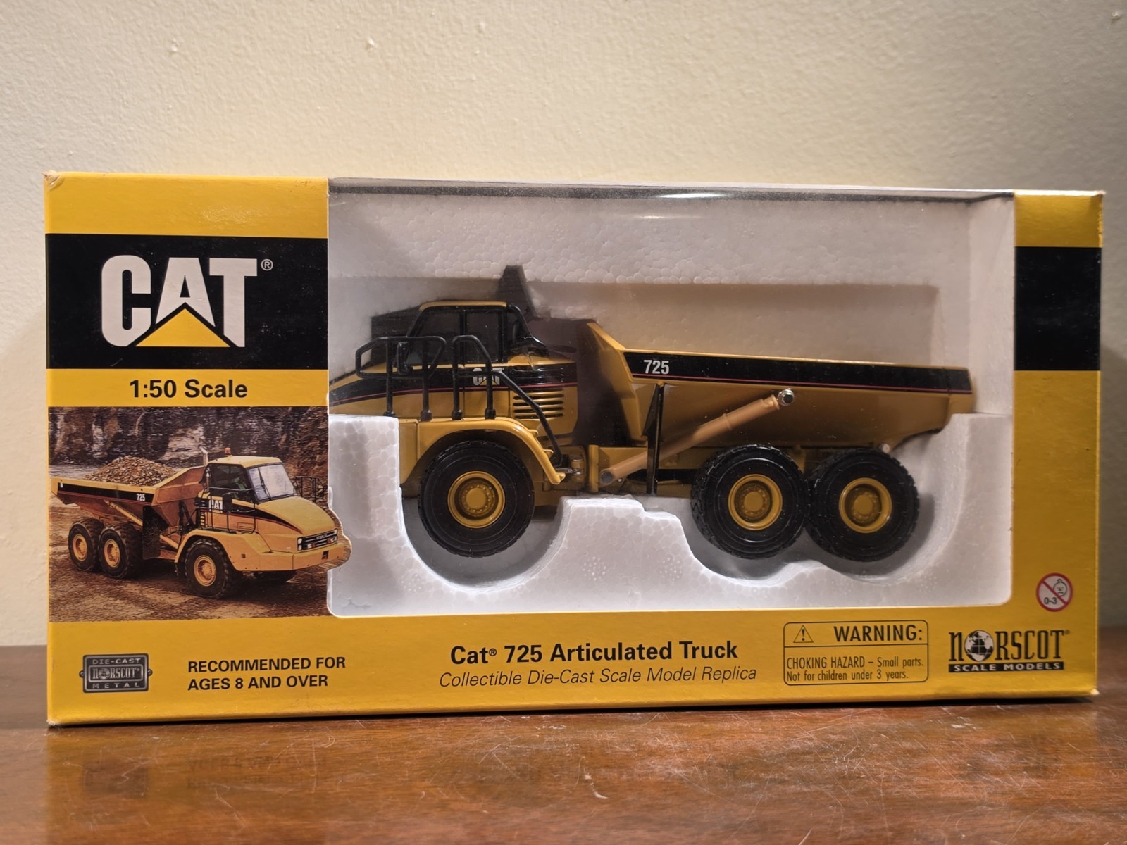 W/ BOX Norscot CAT 725 Articulated Truck 1:50 Scale 2001 55073