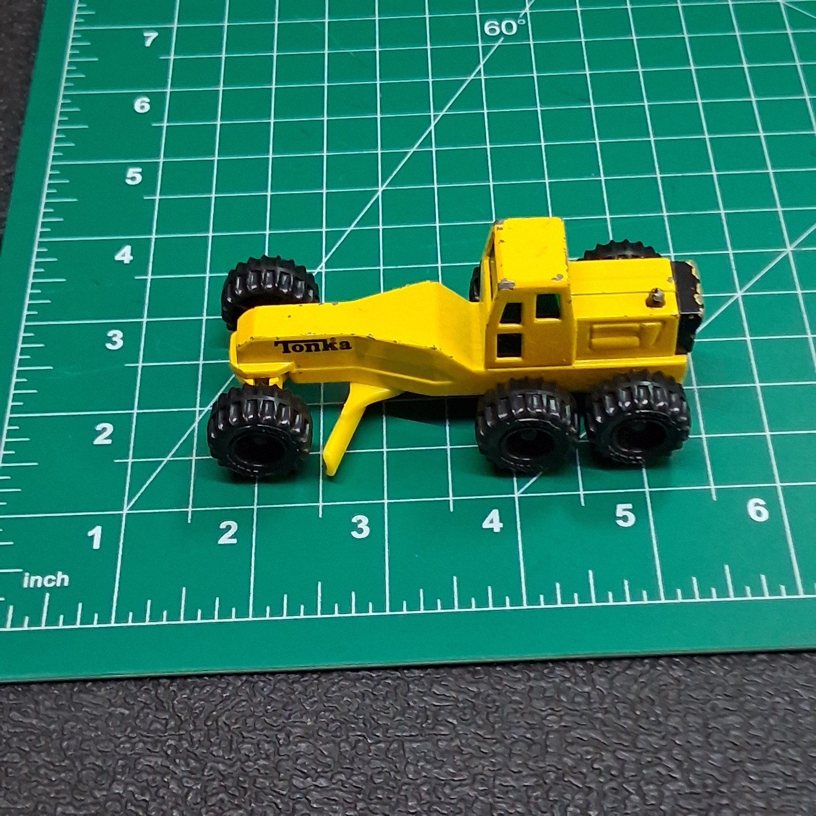 Vintage 1994 Tonka Die Cast Yellow Road Grader Scraper Toy Car