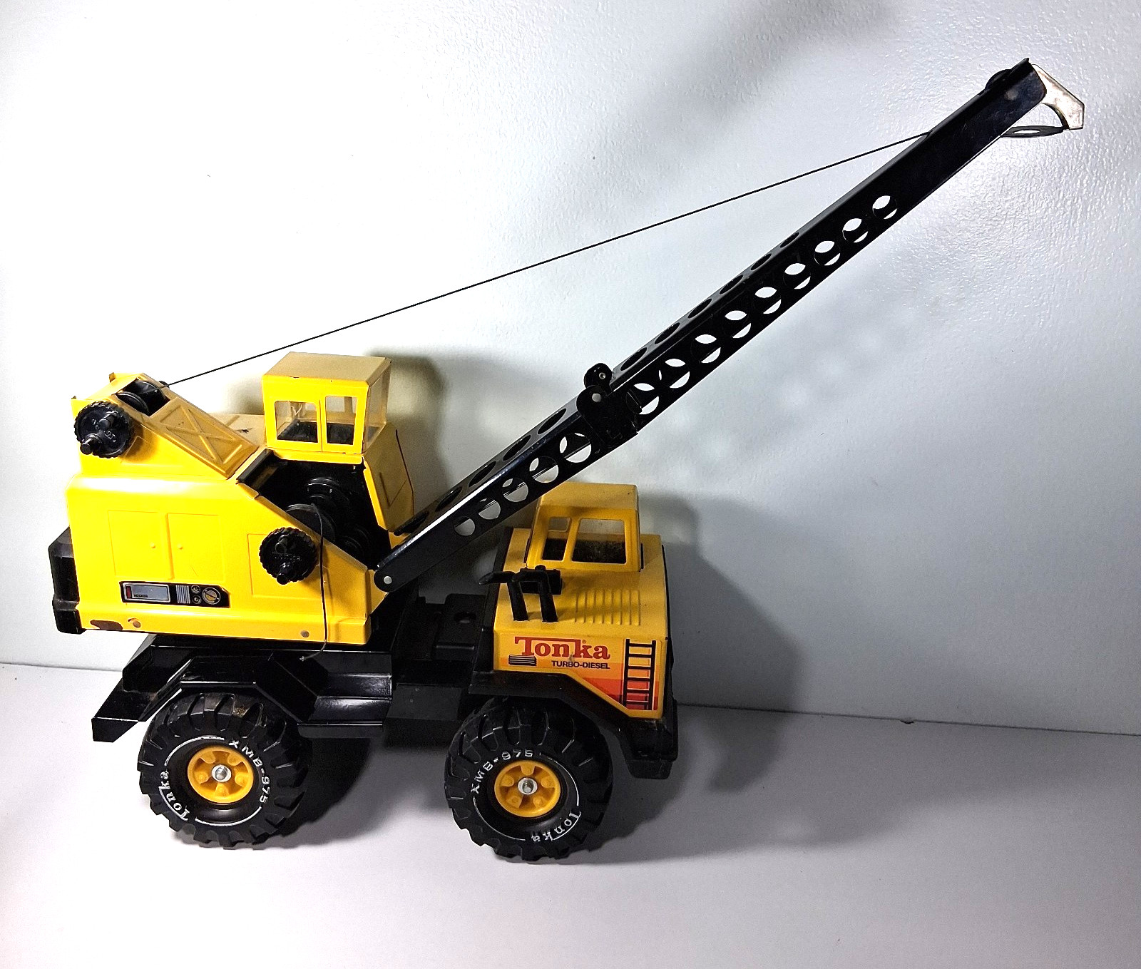 Tonka Yellow Black Turbo Diesel Construction Metal Crane Bucket Truck Toy