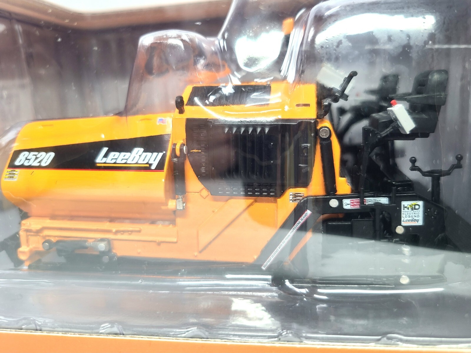 LeeBoy 8520 Asphalt Paver – Diecast Masters 1:32 Scale Diecast Model #41004 New