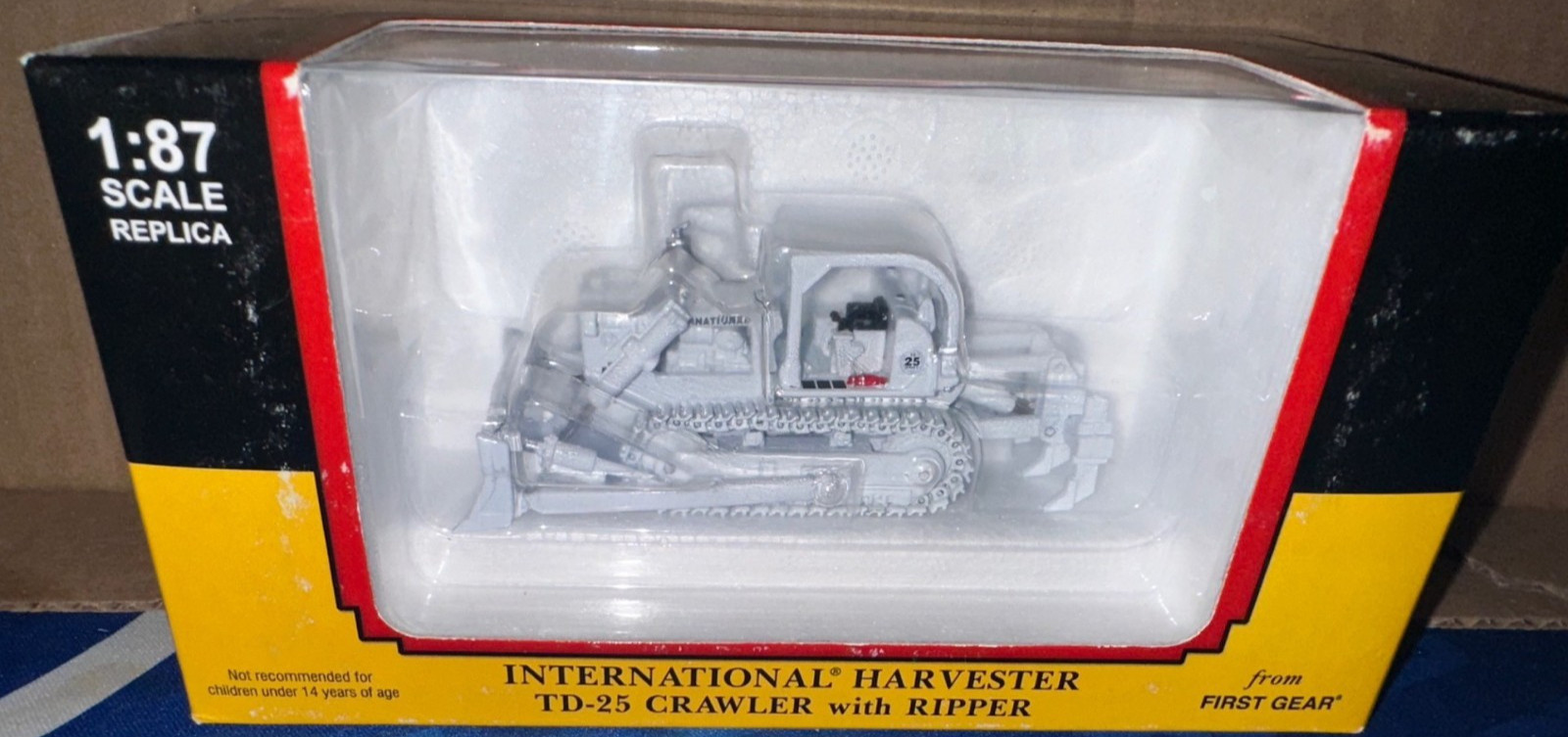 First Gear 1/87 White International Harvester TD-25 Crawler Ripper 89-0305