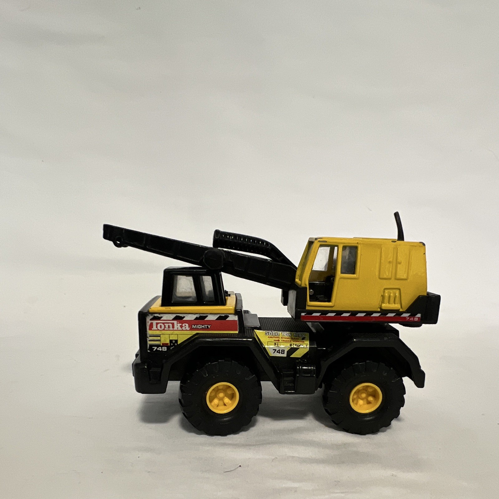 Vintage 1998 Maisto Mighty Mini Tonka 758 Swivel Bucket Crane 1:64 Truck 5.5”