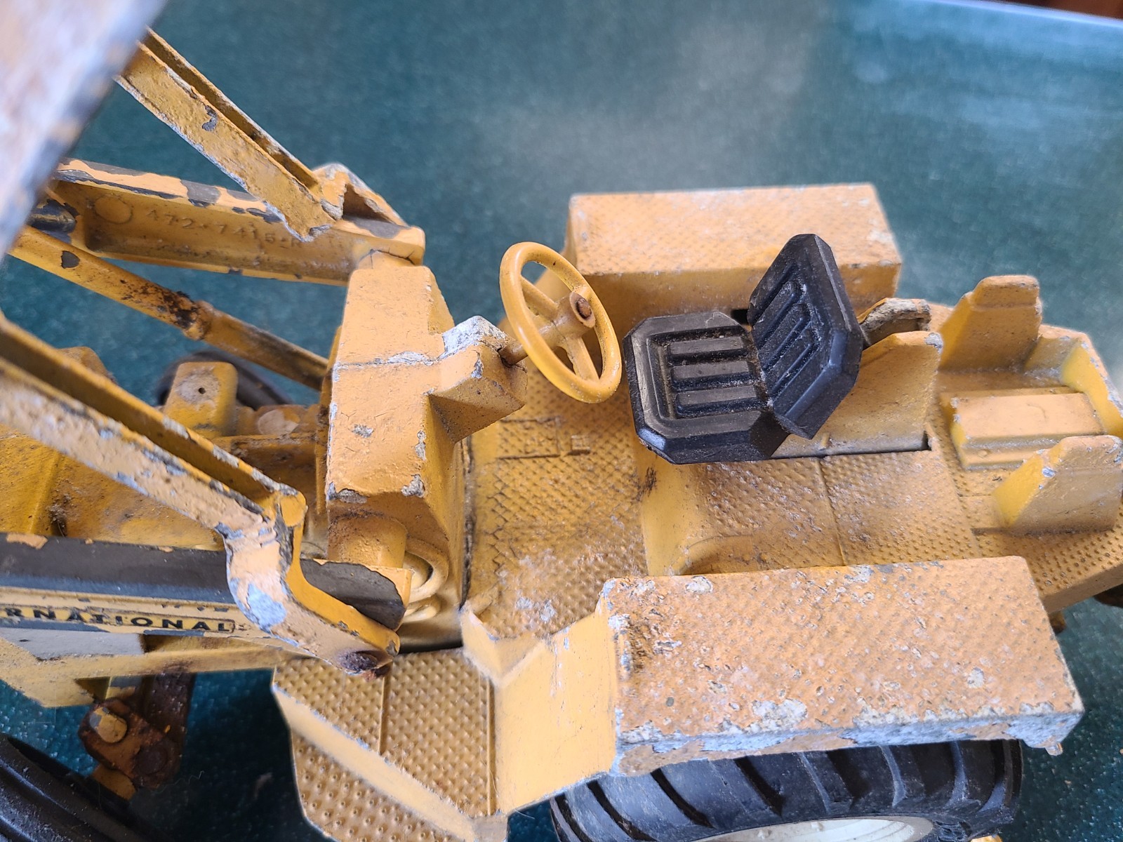 Vintage ERTL 2676 Yellow International Harvester #472 Backhoe Loader ~20” Metal