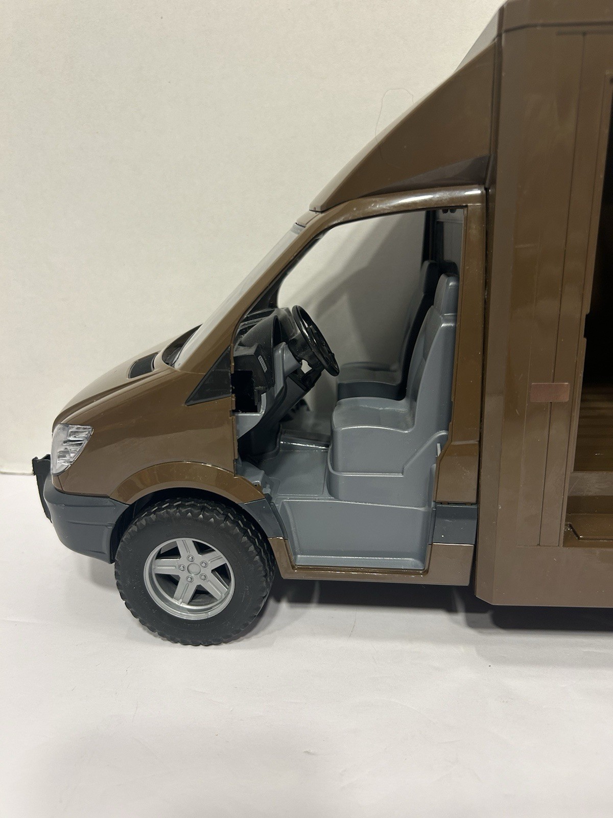 UPS Delivery Truck Mercedes Benz Sprinter 2006 Bruder 17”
