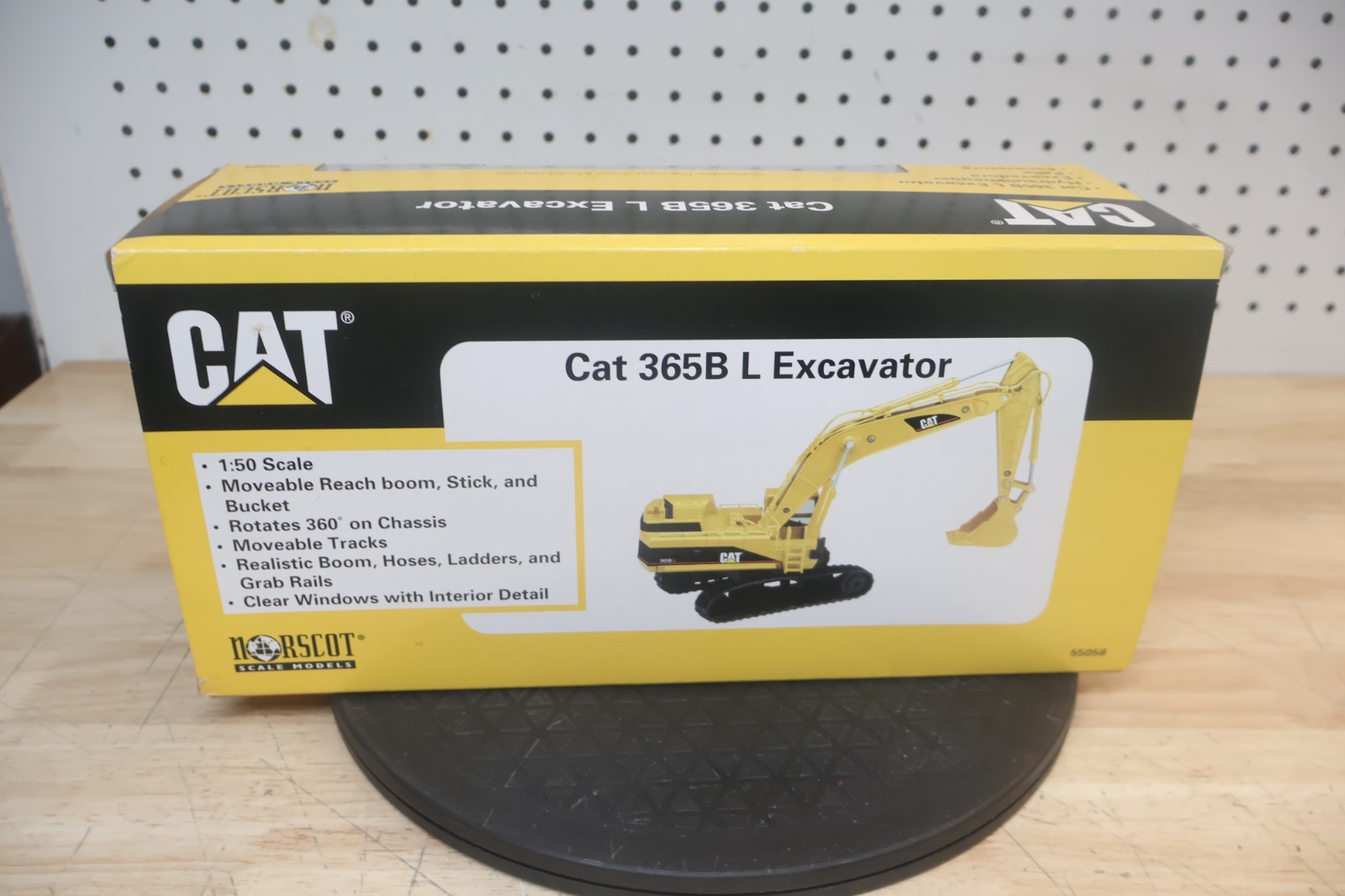 Nice Vintage Norscot Caterpillar CAT Model 365B L Excavator 1/50 Scale Diecast