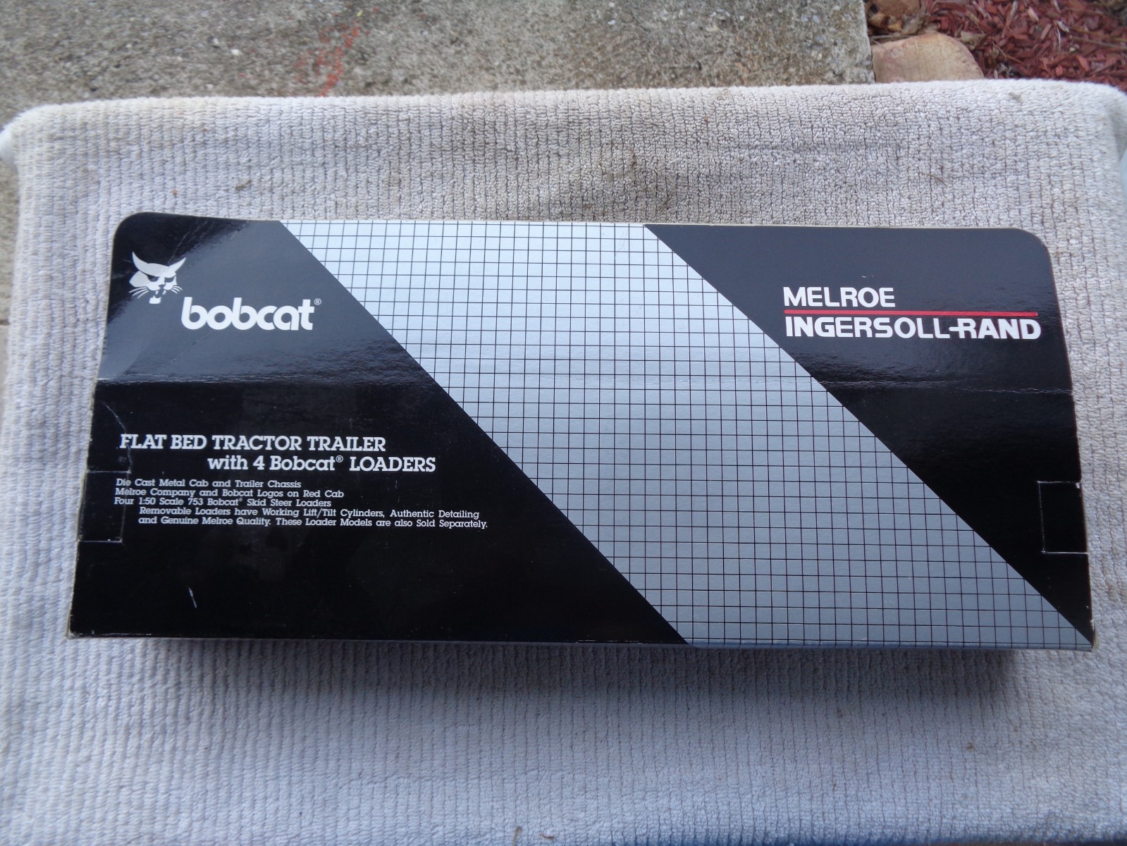 Semi Truck & Flatbed With 4 Bobcat Skid Steer Loaders Melroe Ingersoll Rand 1/50