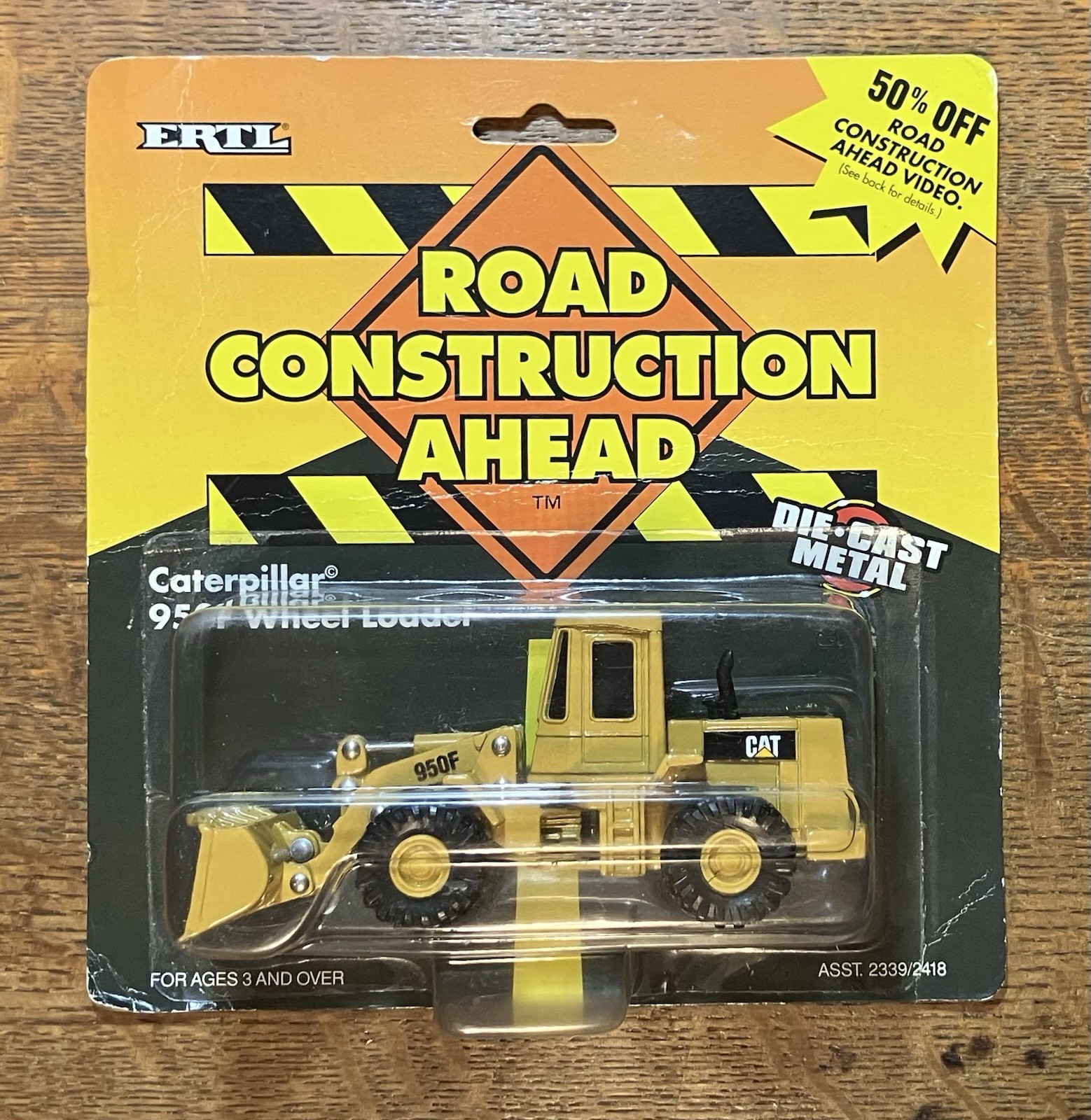 Ertl Road Construction Ahead, Caterpillar 950F Wheel Loader 1:64 Scale