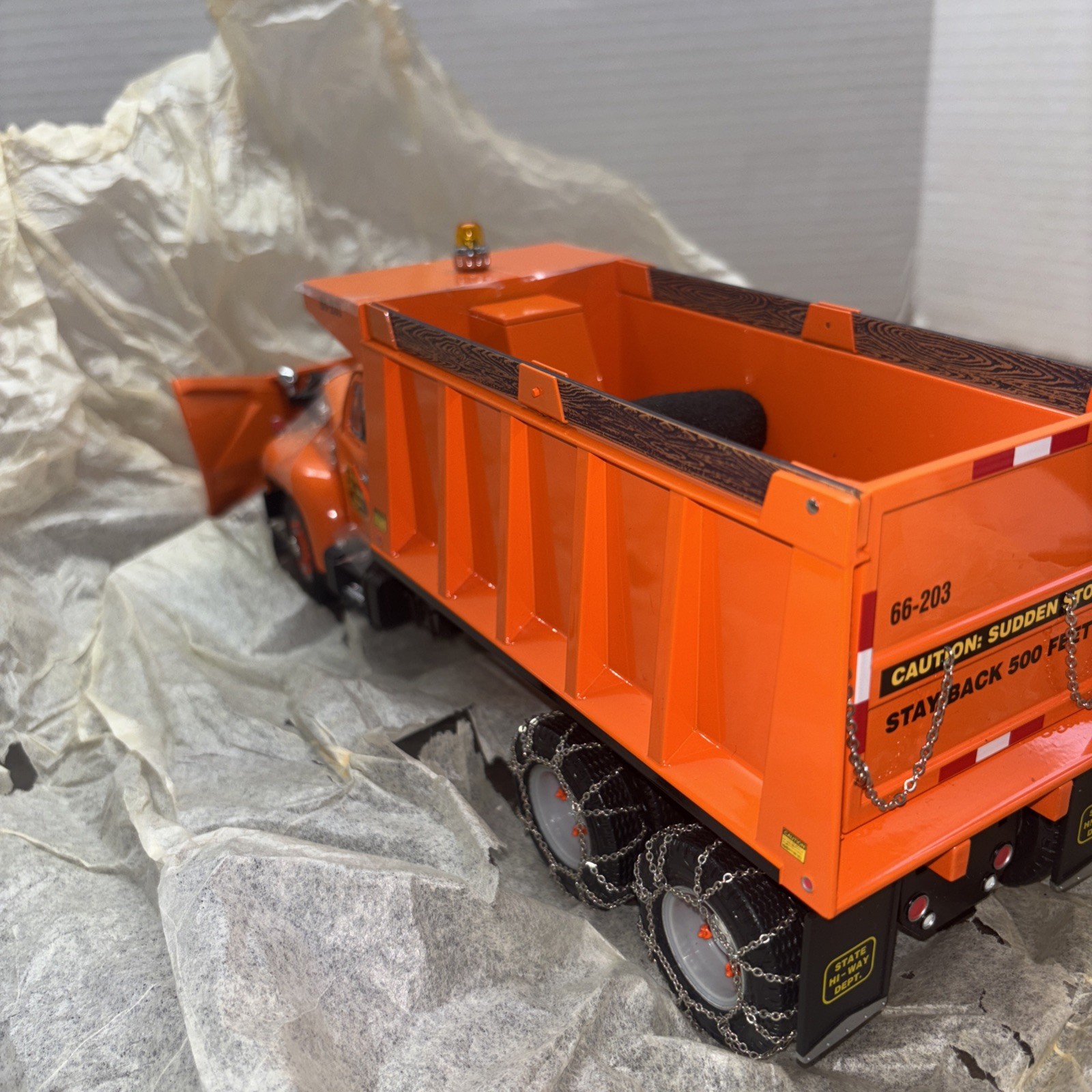 First Gear 1/25, Mack B61 Dump Truck With Snow Plow, State Highway, 49-0019