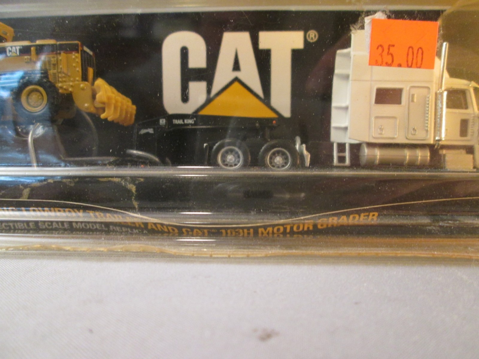 Norscot 55414 HO SCALE Peterbuilt 389, Trailking Low-boy trailer & Cat 163H Moto