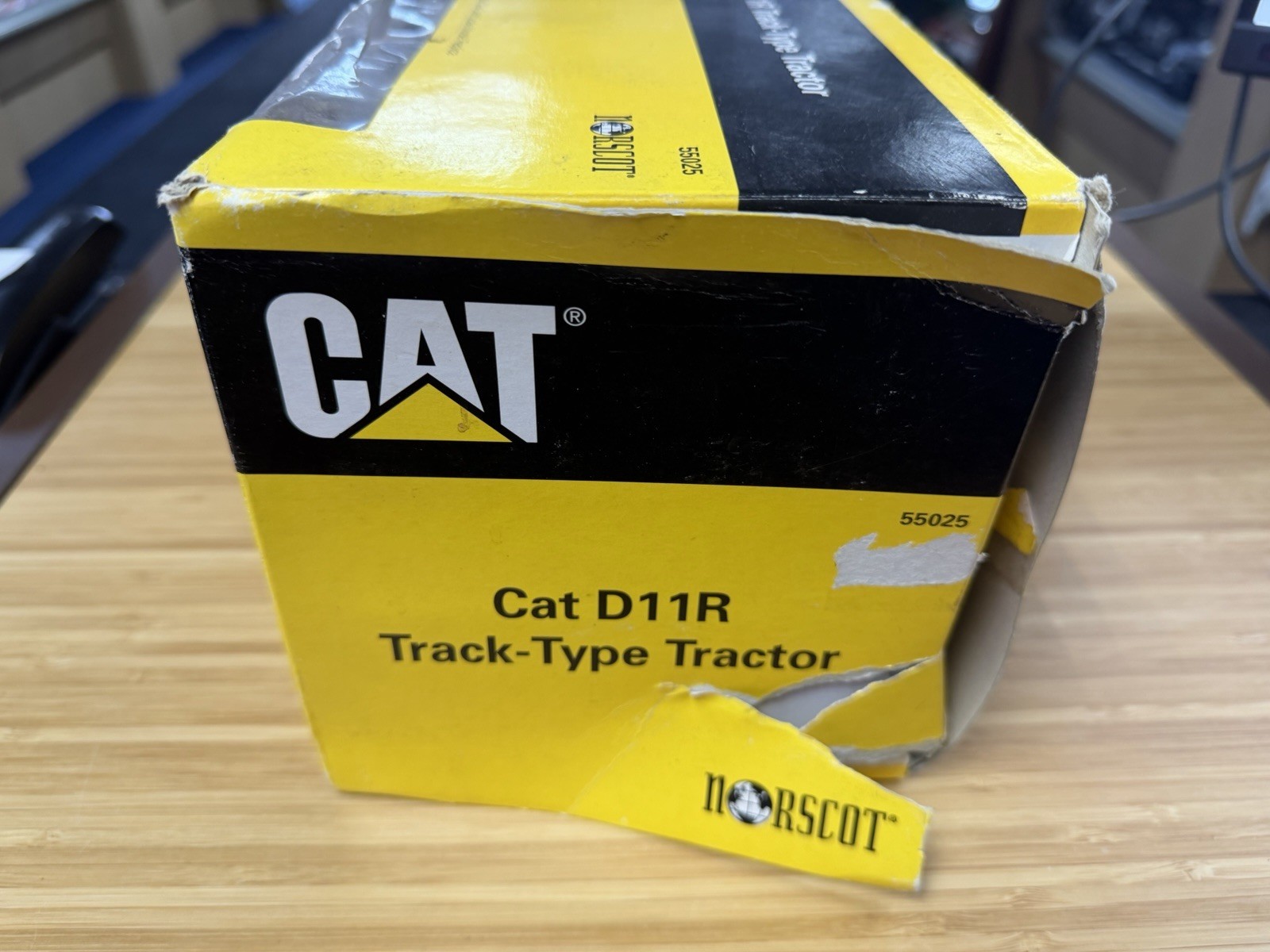 NIB Vintage 1999 Die Cast Cat 1:50 D11R Track Type Tractor