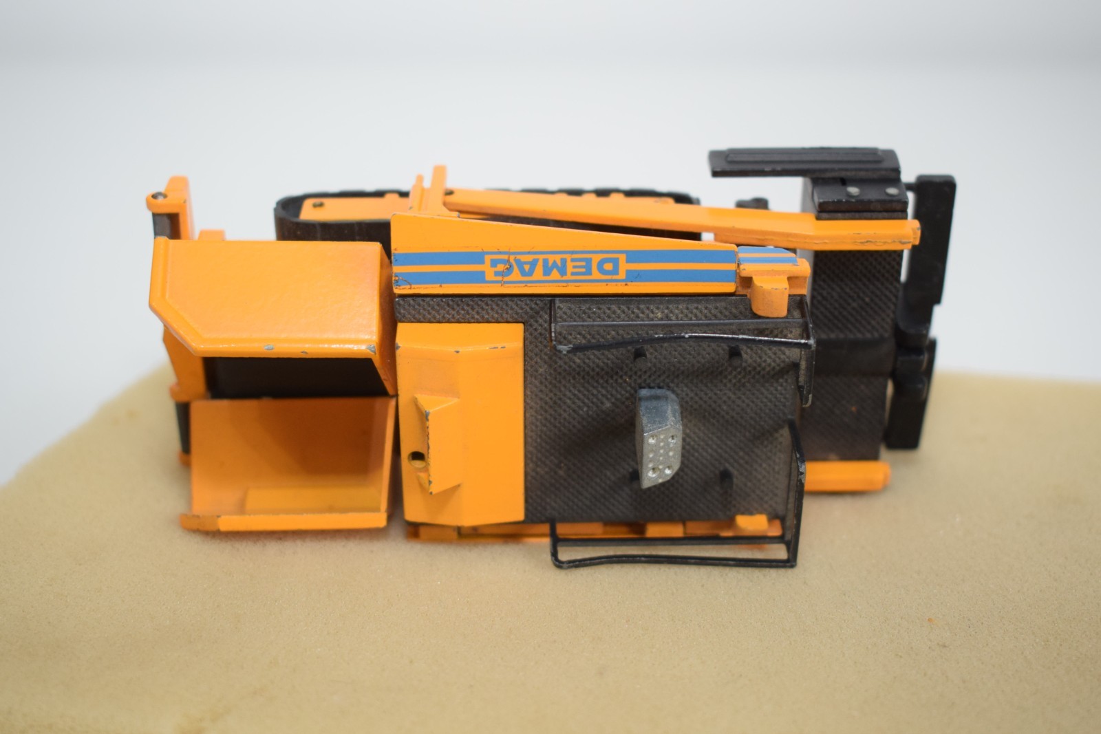 C12 1:50 N.Z.G. NZG 231 DEMAG ROAD FINISHER PAVER ORANGE EXC. COND.