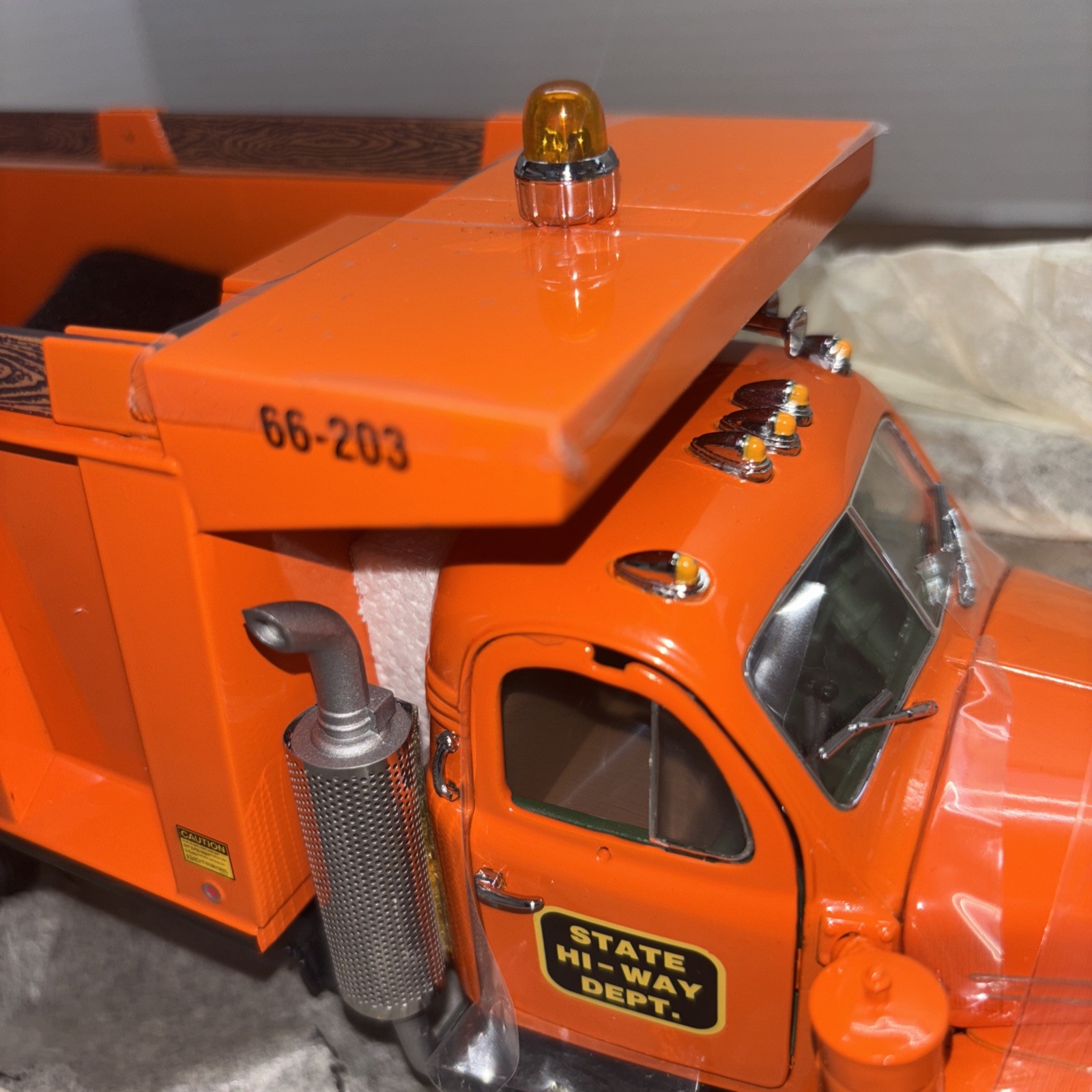 First Gear 1/25, Mack B61 Dump Truck With Snow Plow, State Highway, 49-0019