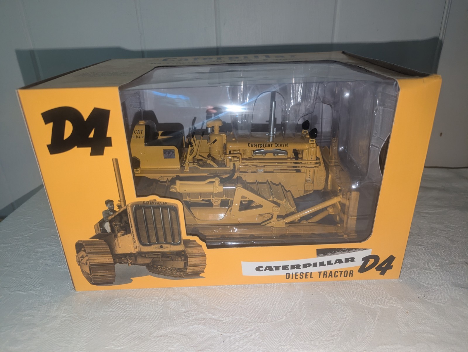 Caterpillar Cat D4 Tractor 4S Bulldozer SpecCast 1:16 Scale Model #CUST1354 New