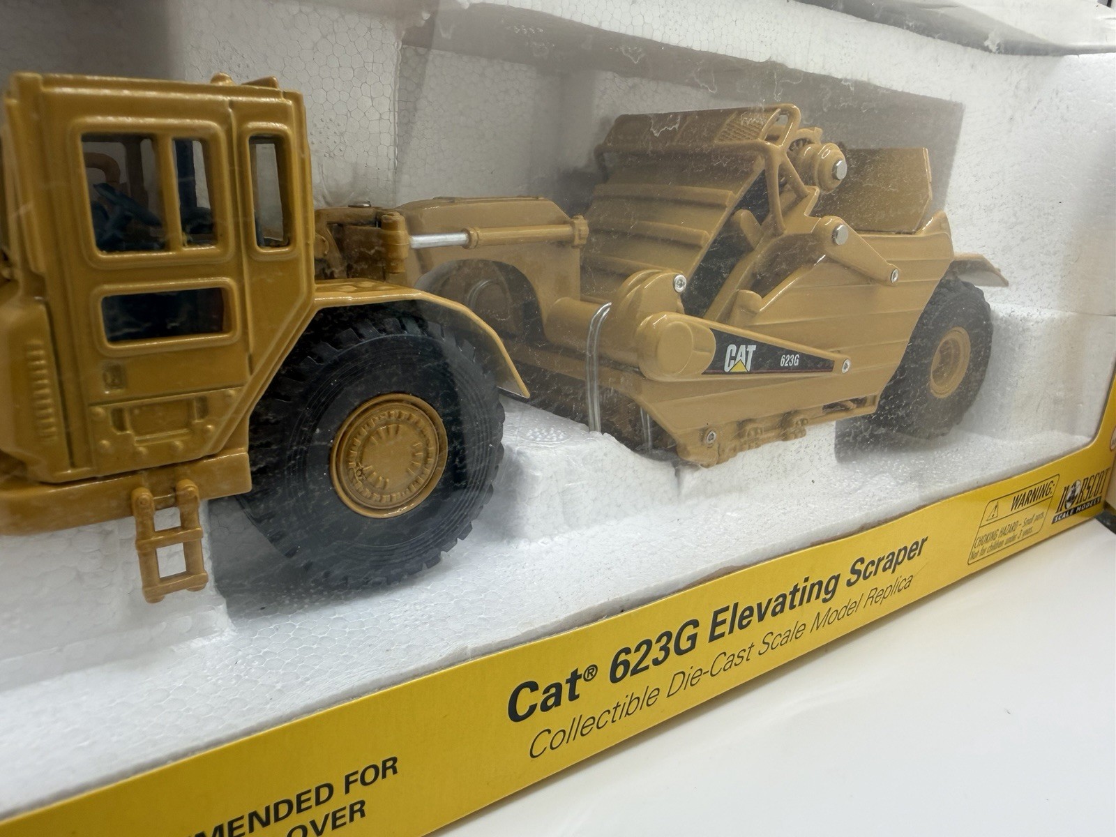 Vintage NIB Norscot 55182 CAT 623G Elevating Scraper 1:50 Machines At Work