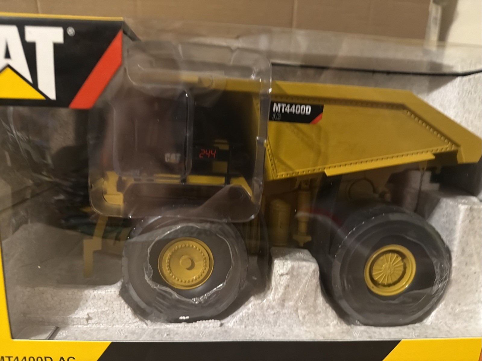 CAT TONKIN REPLICAS MT4400D AC Mining Dump Truck 1/50 Scale Diecast TR30001