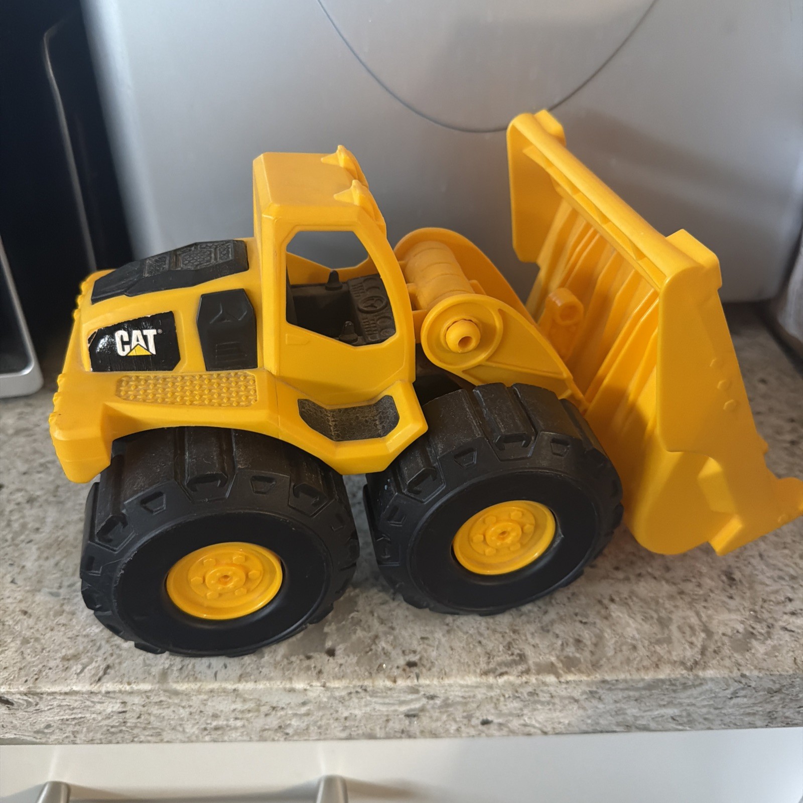 Cat Construction Tractor 7″ Loader Toy Yellow