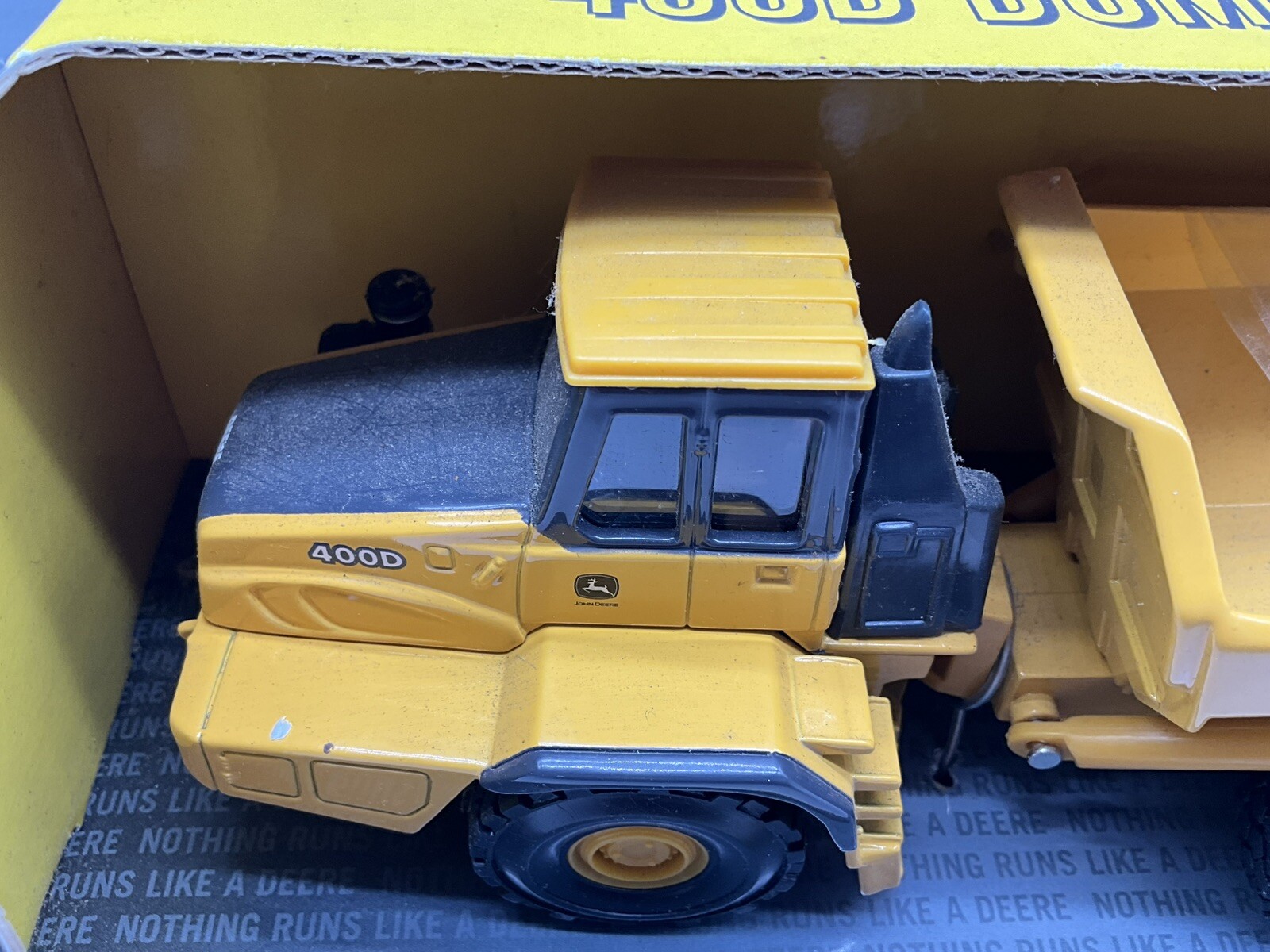 Ertl 15386 John Deere 400D Articulated Dump Truck 1:50 SCALE New In Box Die Cast