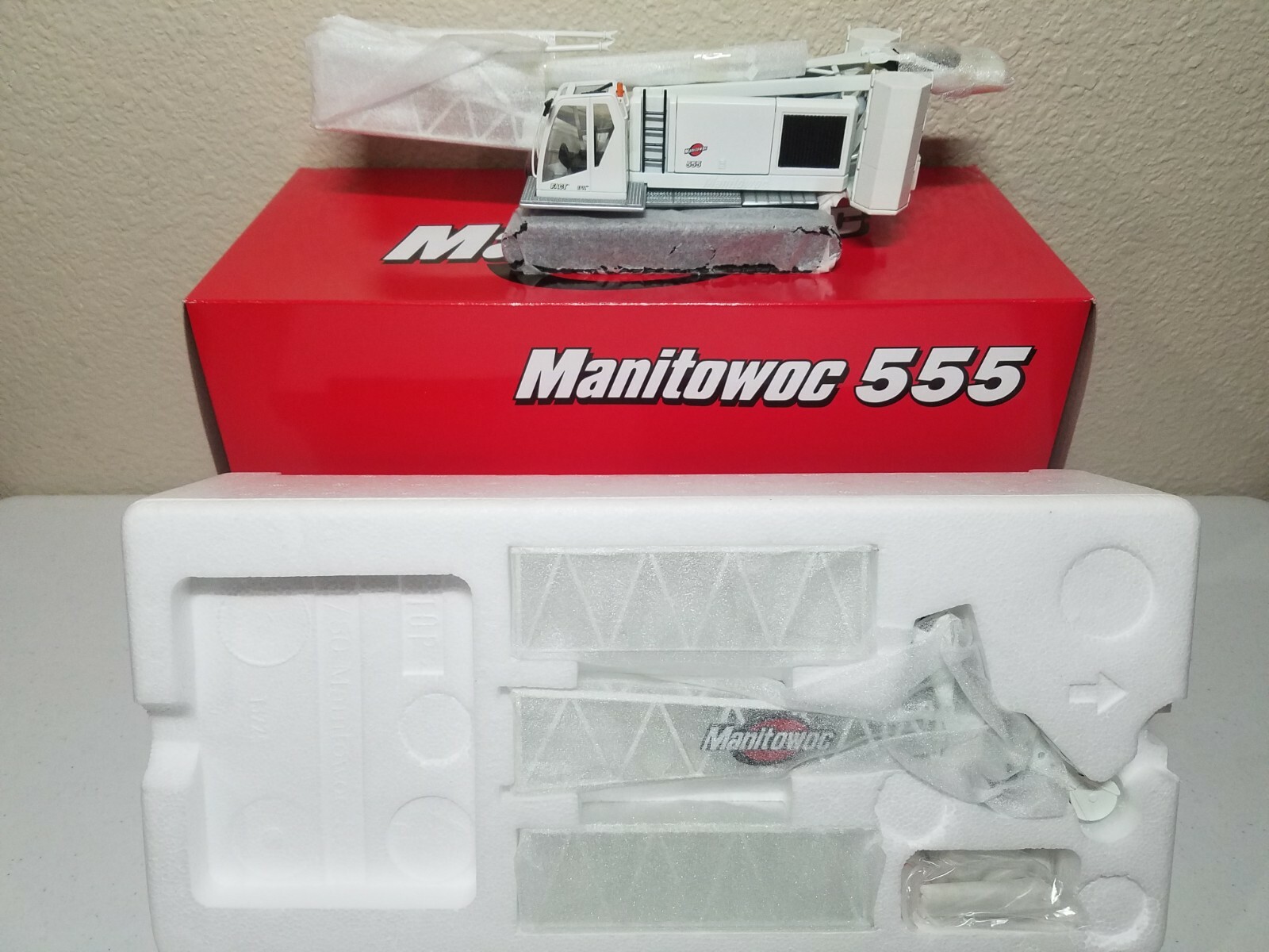 Manitowoc 555 Boom Crawler Crane – White – CCM 1:50 Scale Diecast Model New