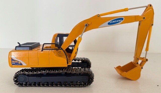 1:40 Samsung SE210 LC-3 Diecast Excavator By Clover Production 1997 – 1999 Rare
