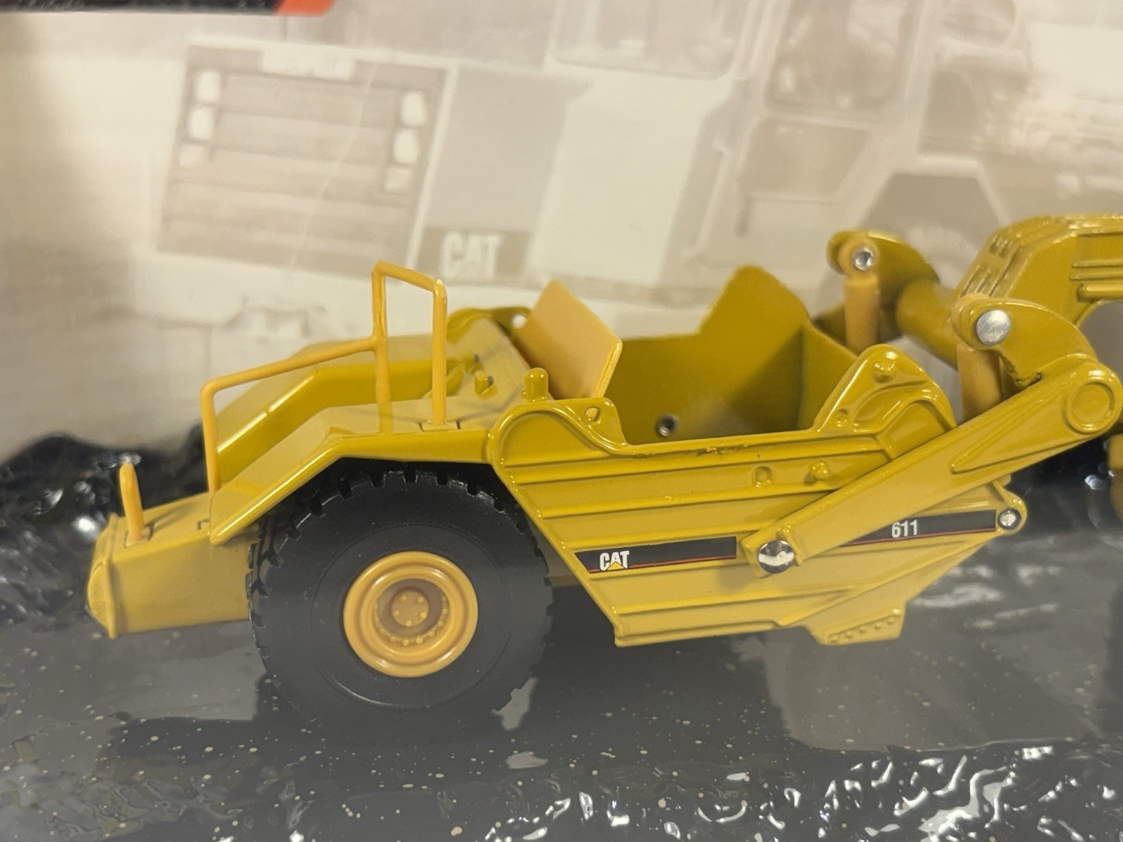 RARE CAT 2009 BRAND NEW BOX DIE CAST 611 WHEEL TRACTOR SCRAPER 1:64 NORSCOT WI