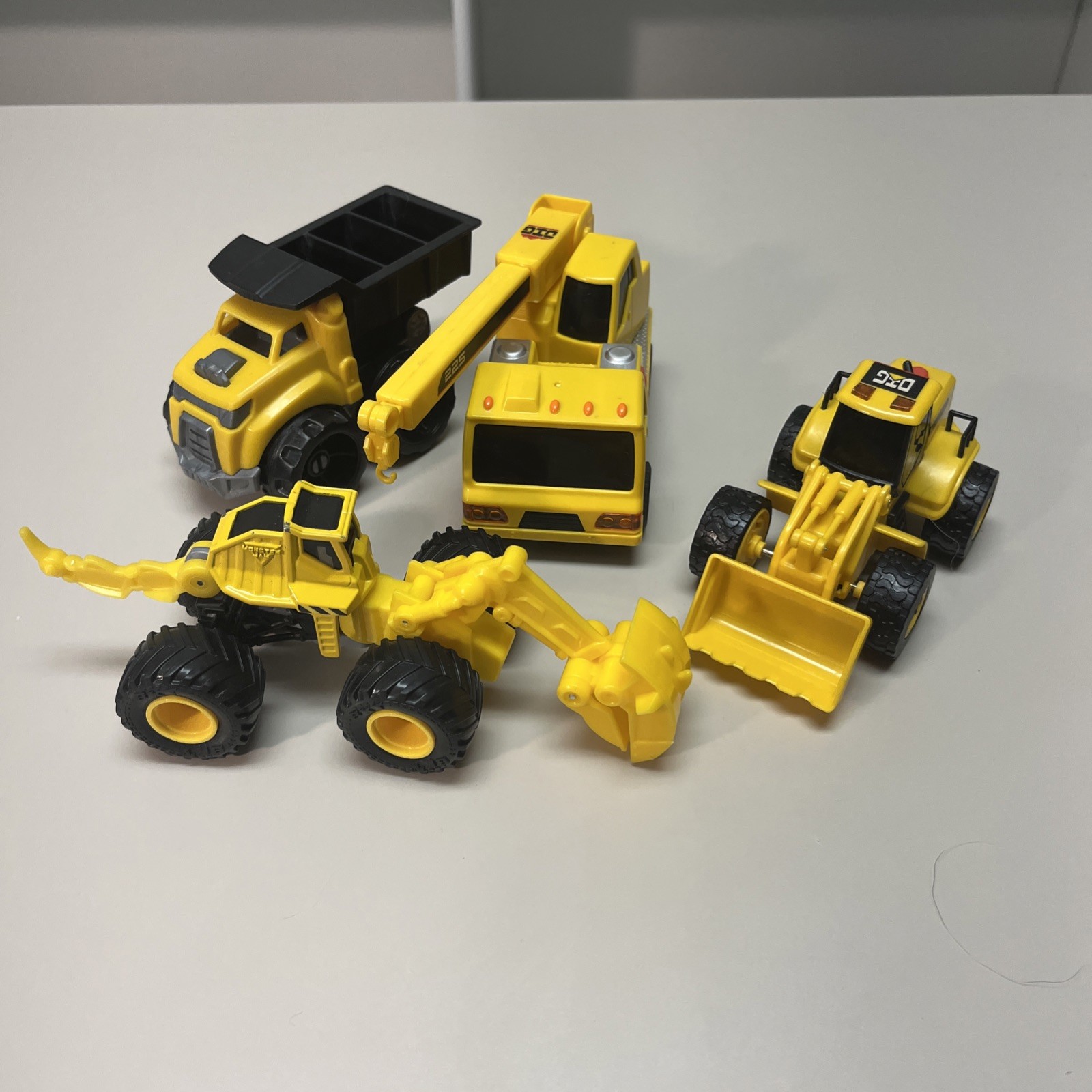 Plastic Set Of 4 Construction Variety Trucks W/ 1 Dino Digger! Christmas Gifts