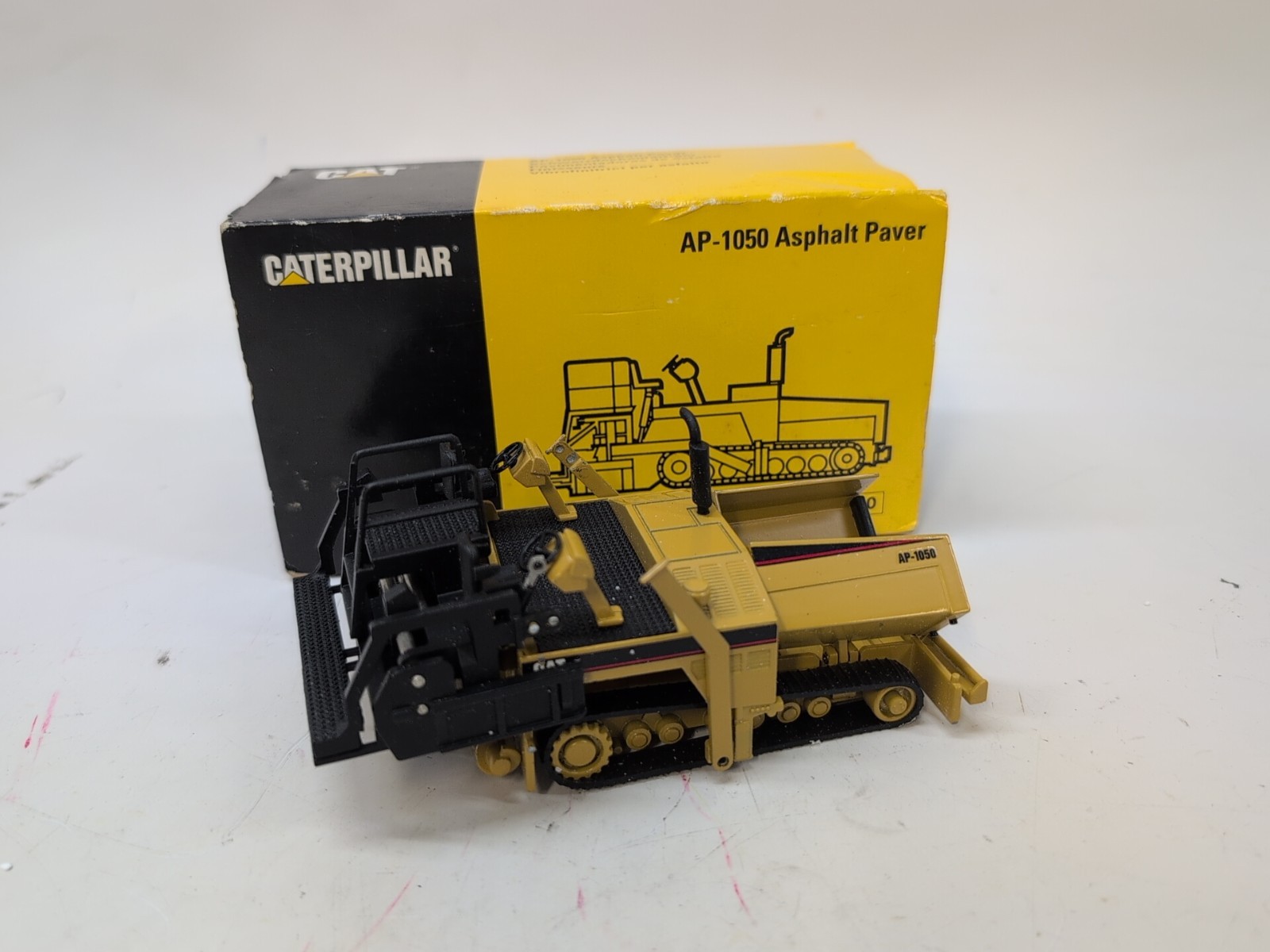 CATERPILLAR AP-1050 Asphalt Paver Launch Edition Asphalt Construction-388