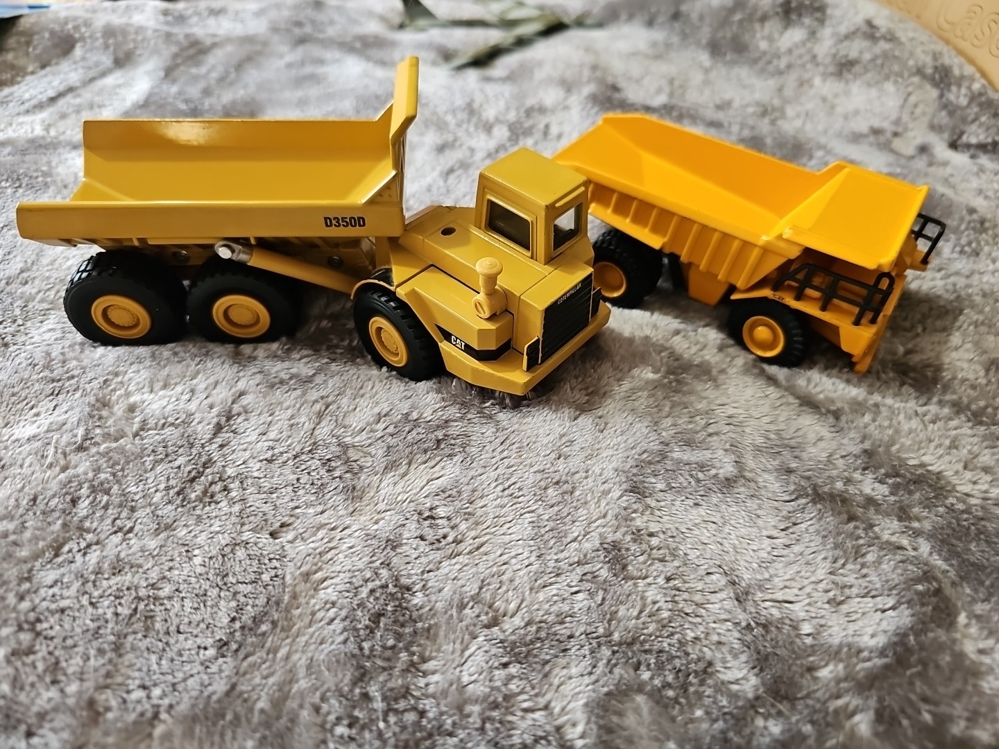 LOT OF 2 Caterpillar Erti-D350D, And 773B Dump Truck Model 2431 1:50 Scale