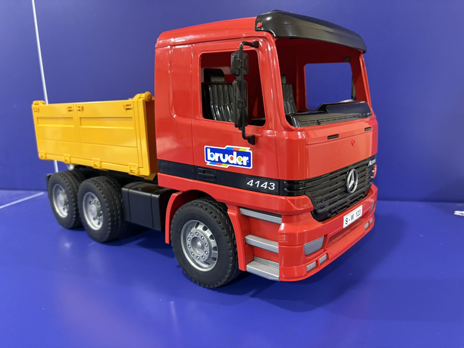 Bruder 1:16 Mercedes-Benz Actros 4143 Construction Dump Truck, Germany