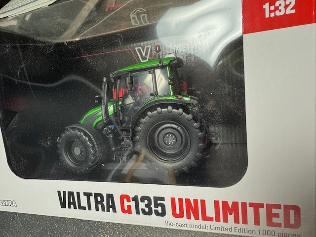 Universal Hobbies 1/32 Valtra G135 Tractor in Green #6441 📌USA📌