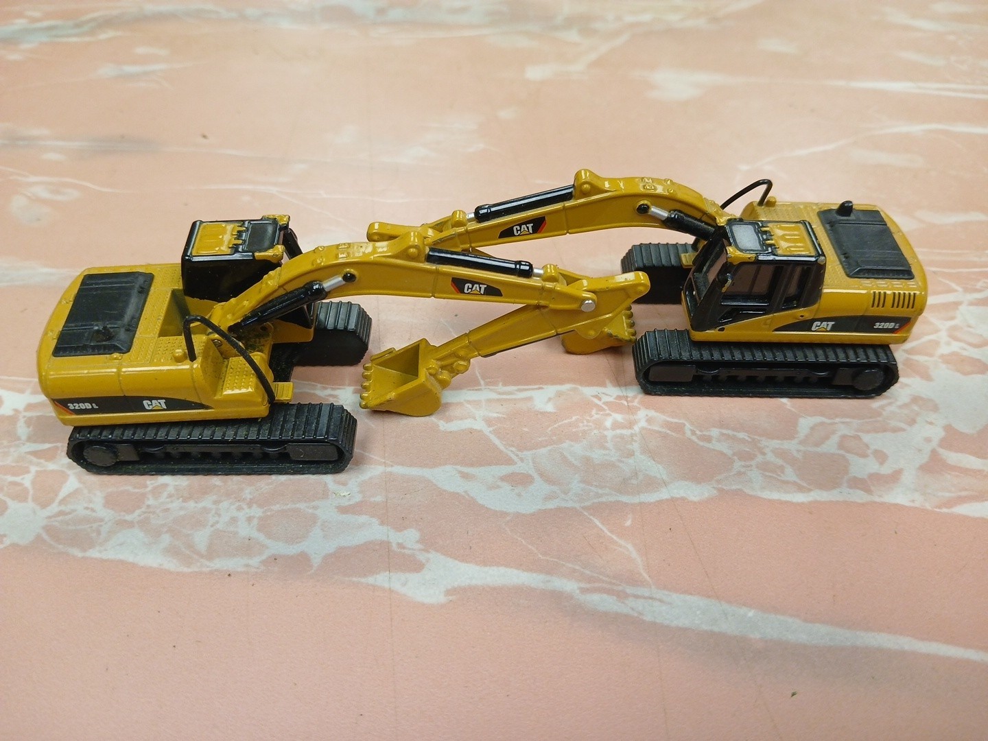 2 Pc Lot Norscot CAT 320D L Hydraulic Excavator 55413 Die Cast 1:87