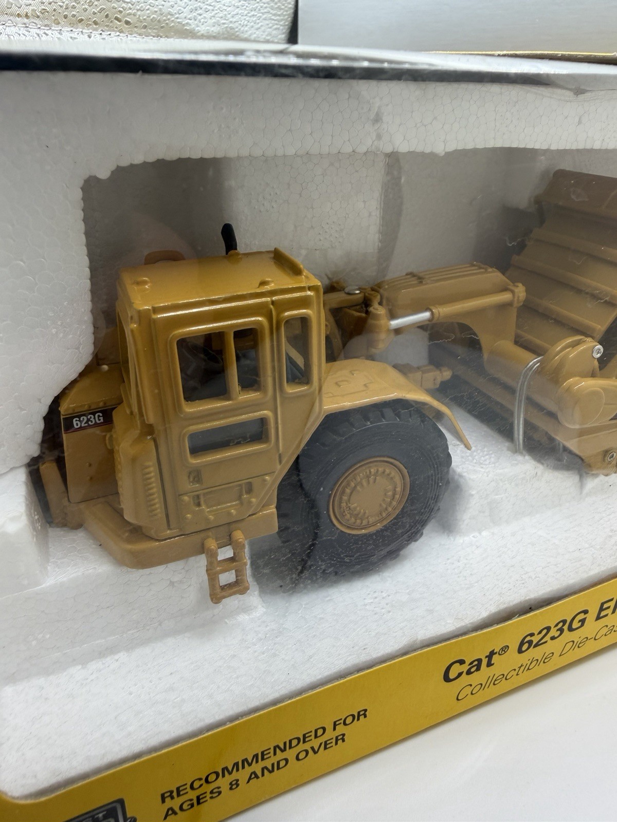 Vintage NIB Norscot 55182 CAT 623G Elevating Scraper 1:50 Machines At Work