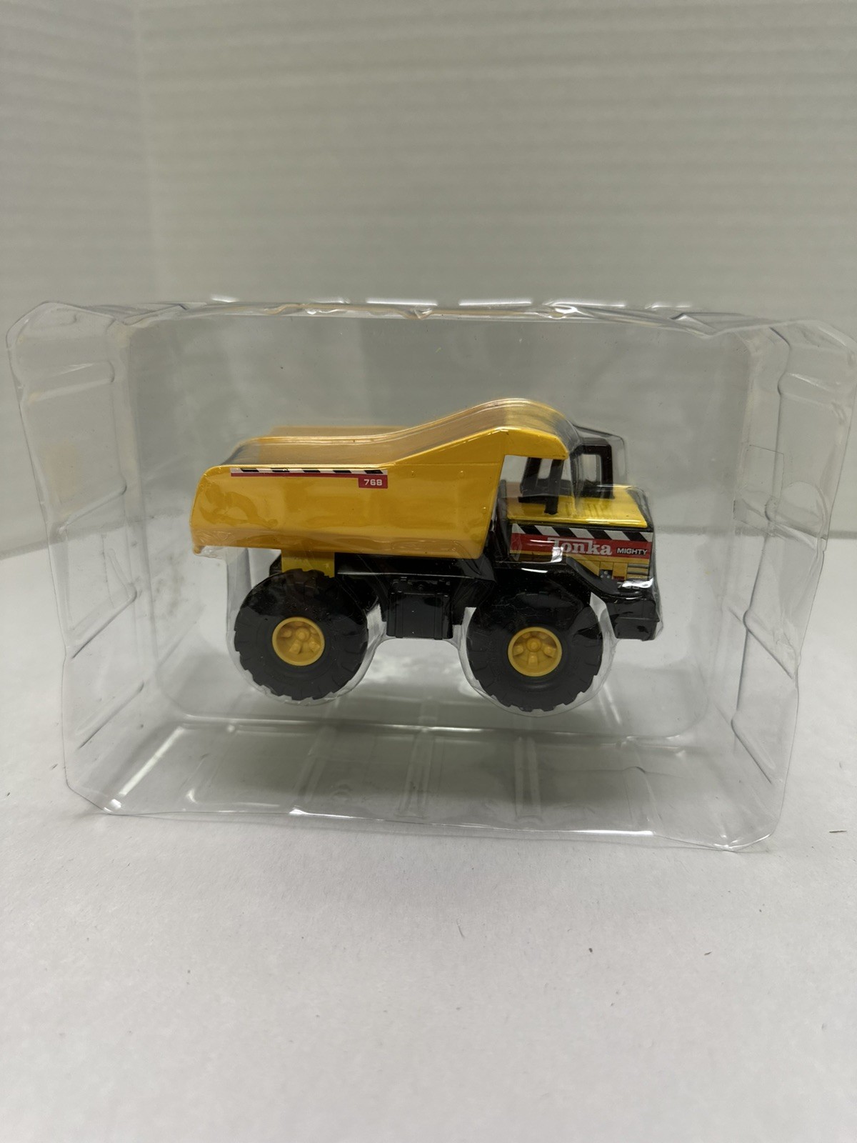Maisto International Tonka dump truck new in original box item # 762880