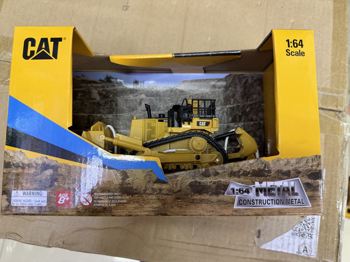 DM 1/64 Cat D11 Track Type Tractor Diecast Model Toy Gift NIB #84648