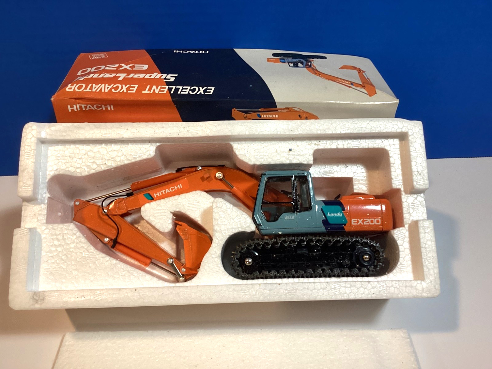 Hitachi EX200 Excavator – Hitachi 1:40 Scale Diecast Looks new Made in Japan