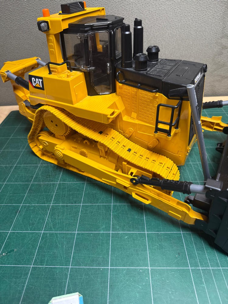 2012 Bruder CAT CATERPILLAR Bulldozer 2045/01 20″ Long Toy Model LOOK READ