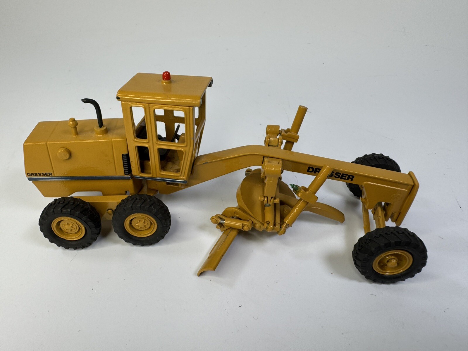Preowned Dresser A450E Grader – 1/50 – Minimac #M-9.1, Needs Repairs