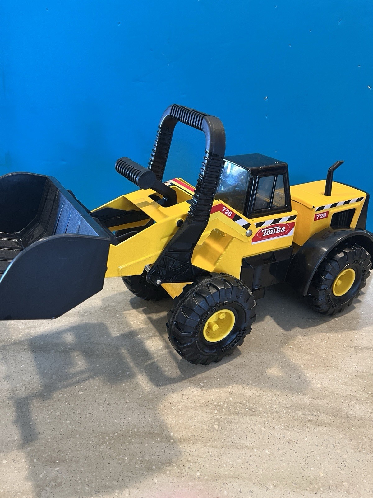 1999 Hasbro Tonka Truck “Mighty Front Loader” #728 Steel 21” inch M-7457-1 Used