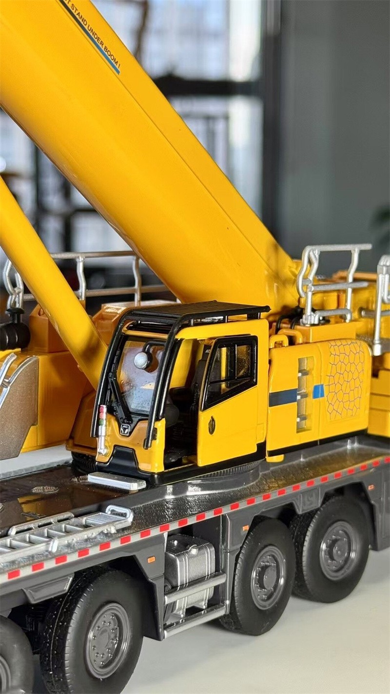 1:50 XGMC XCA260L8 260 Two-cab 5-axle Alloy Crane Model XCMG All-terrain Crane