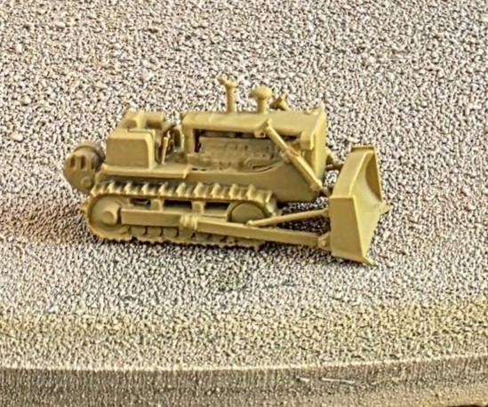 One 1/160 N scale Caterpillar D8 bulldozer, yellow! EXCLUSIVE!