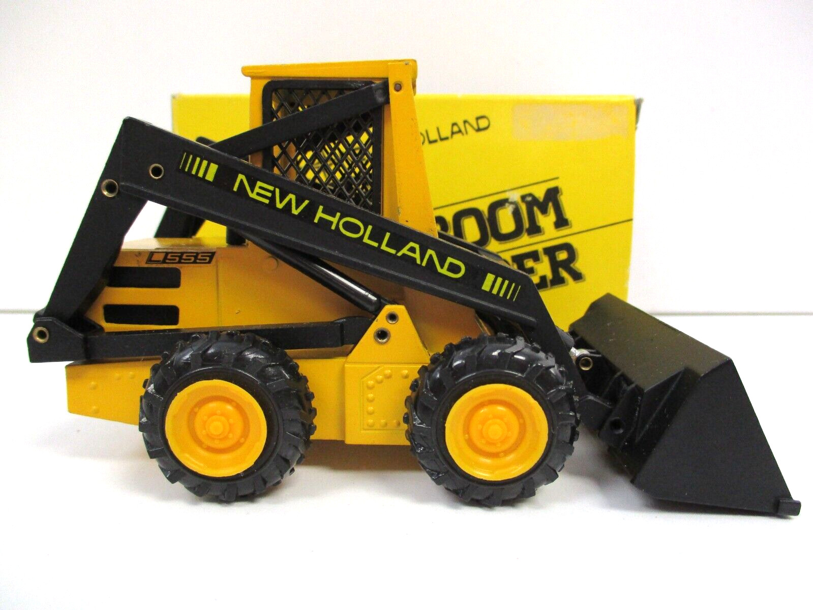 VINTAGE NZG – SPERRY / NEW HOLLAND L-555 SUPER BOOM SKID STEER LOADER – 1/25